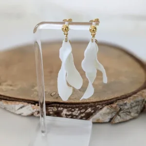 boucles d'oreilles mariage pendantes Sofia. Bijou de la mariée moderne et élégant