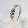 Couronne de mariée étamines en porcelaine froide blanches Capucine. Discrète et élégante.
