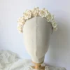 Couronne de mariage avec grosses fleurs blanches. Mariage bohème.
