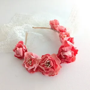Couronne de fleurs rose de porcelaine et perles ivoire Frida. Diadème de mariage. Création originale.