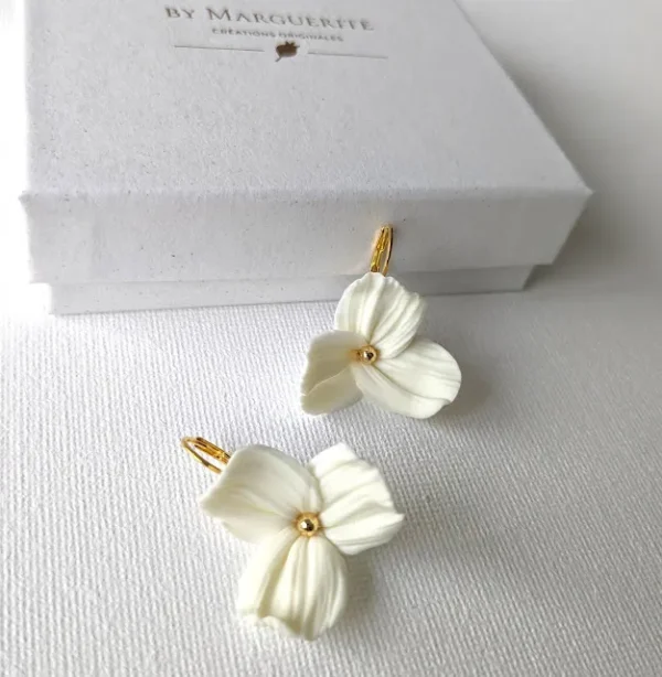 Boucles d'oreilles petites fleurs de porcelaine personnalisables
