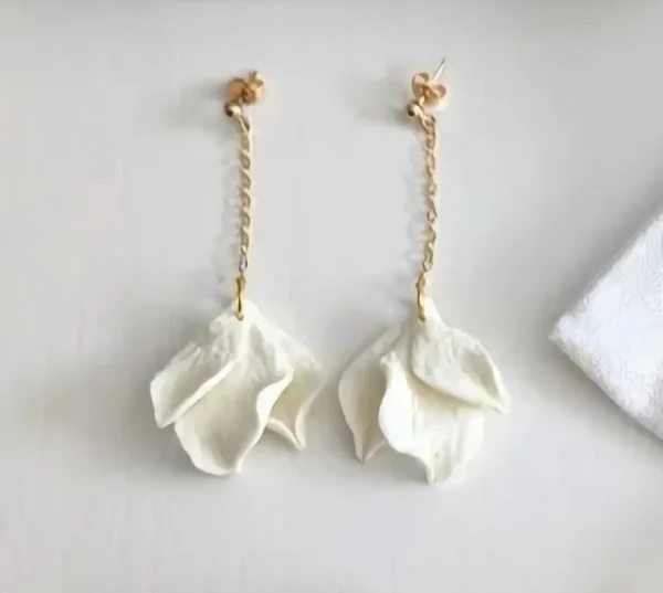 Boucles d'oreilles pendantes mariage Manon en porcelaine froide et or