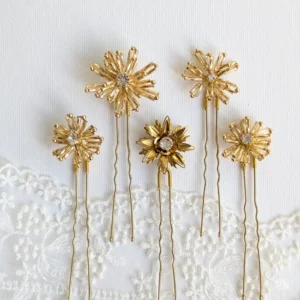 Accessoire cheveux de luxe. Ensemble de pics à chignon en forme de fleurs de perles et strass. Fait main