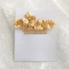 Acccessoire mariage luxe or et cristaux strass. Fleurs façonnées à la main.