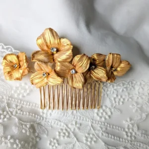 Bijou de cheveux luxe Victoire. Or et strass cristaux. Fleurs façonnées à la main.