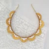Accessoire mariage oriental. Couronne or et perles ivoire.