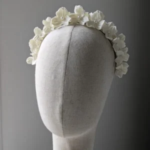 Diadème mariage moderne. Couronne de mariée fleurs personnalisable. Tendance mariage 2026