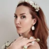 Mariée slave rousse. Couronne de mariée et boucles d'oreilles assorties. bijou mariage tendance 2026