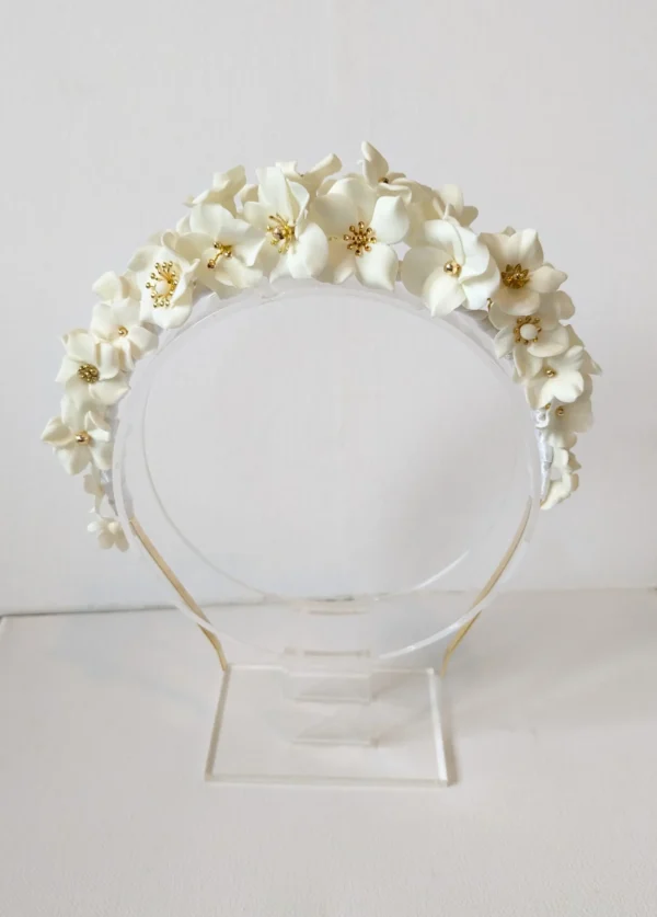 Couronne de fleurs de mariage. Fleurs différentes.Style bohème chic. Porcelaine froide.