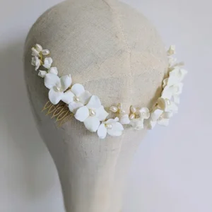 Grand peigne de mariée. pour coiffure de dos. Fleurs de porcelaine froide et perles naturelles. Accessoire mariage personnalisé