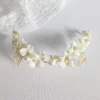 Grand peigne de mariée. pour coiffure de dos. Fleurs de porcelaine froide et perles naturelles. Accessoire mariage personnalisé