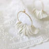 Boucles d'oreilles porcelaine blanche forme créole plaqué or 18k