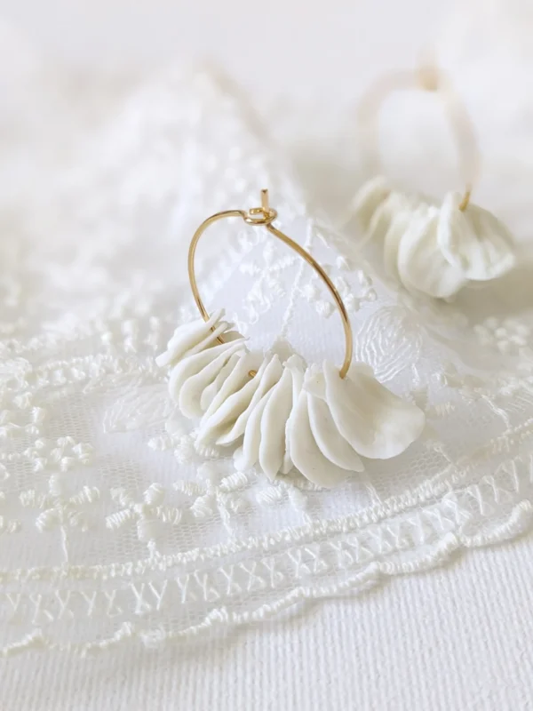 Boucles d'oreilles porcelaine blanche forme créole plaqué or 18k