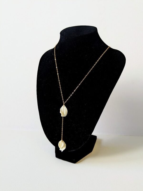 Collier de mariage forme Y, cravate ou lasso en or goldfillest et pétales de porcelaine froide