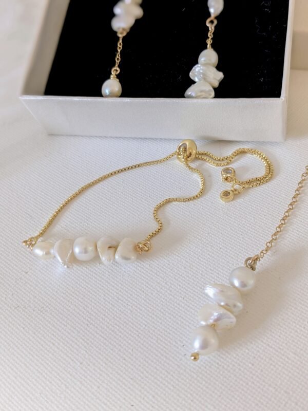 Bracelet de perles baroques. Bracelet ajustable de mariage luxe en perles d'eau douce naturelles.