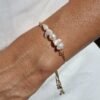 Bracelet de perles baroques. Bracelet ajustable de mariage luxe en perles d'eau douce naturelles.