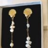 Boucles d'oreilles mariage et quotidien pendantes. coquille or et perles eau douce baroques