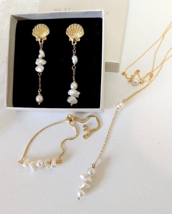 Parure de bijoux fait main perles d'eau douce baroques