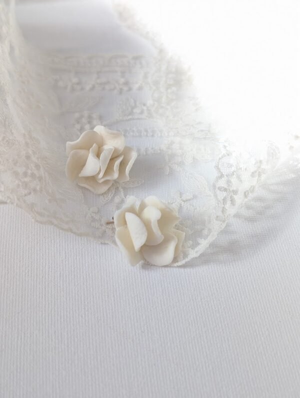 Boucle d'oreille Fleur mariage bohème chic, boucles fleur blanche
