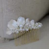 Peigne chignon cheveux mariage . Accessoire cheveux vintage chic en porcelaine nacrée et perles ivoire