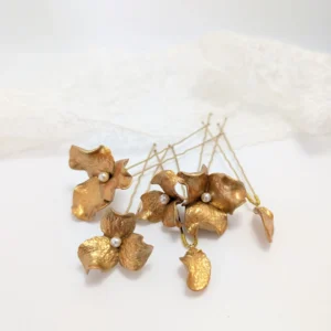 Set de 5 epingles à chignon mariage ornés de fleurs dorées et d'une perle.