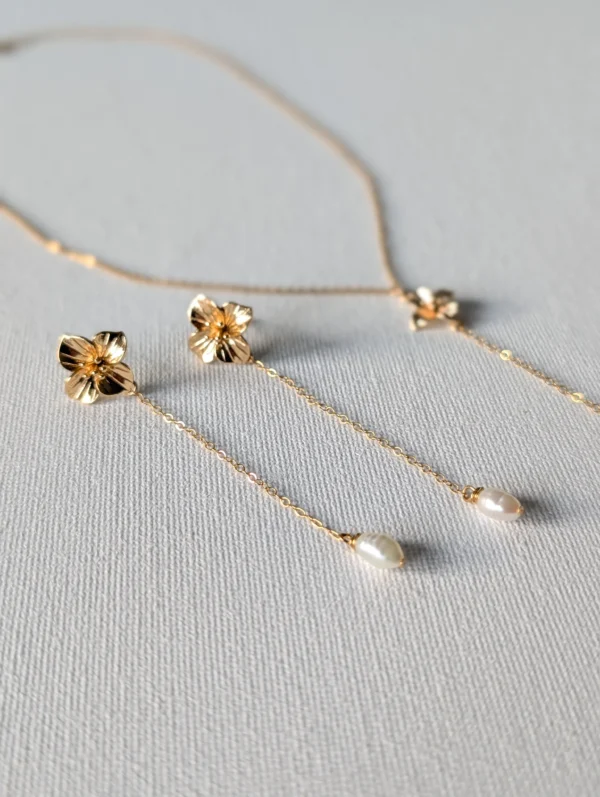 Parure mariage luxe - Boucles d'oreille et collier perle et fleur dorée