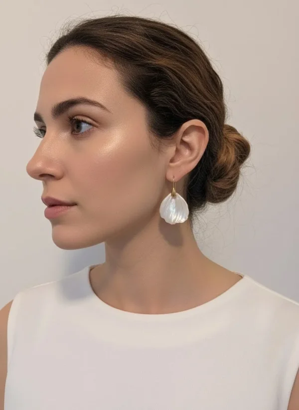 Boucle d oreille mariage pétale nacré. Bijou mariage luxe