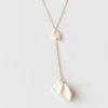 Collier de dos DIANE : deux petits pétales de porcelaine froide superposés au bout de la chaîne gold filled, by Marguerite