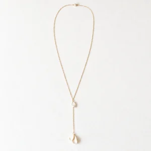 Collier de dos DIANE : collier de dos mariage à pétales de porcelaine et perle de culture, chaîne fine dorée, by Marguerite