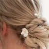 Chignon de mariée tressé orné de deux épingles PAULINE, petites fleurs blanches en porcelaine, by Marguerite