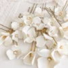 Épingles à chignon PAULINE : fleurs blanches en porcelaine froide de tailles variées, cœur en strass, by Marguerite