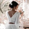 Mariée bohème avec épingles à chignon fleurs blanches en porcelaine froide