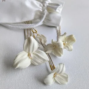 Set d'épingles de mariage. Epingles à chignon fleurs blanches et perles d'eau douce.